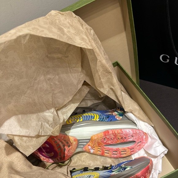 Gucci Run Sneakers - Picture 8 of 9